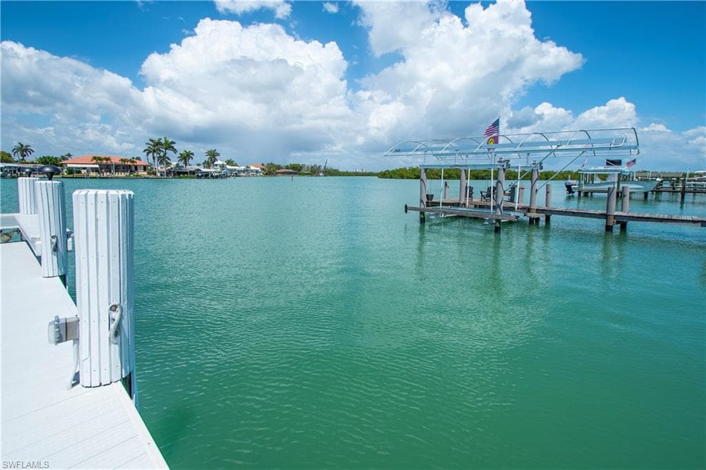19 Pelican ST E, NAPLES FL 34113-2