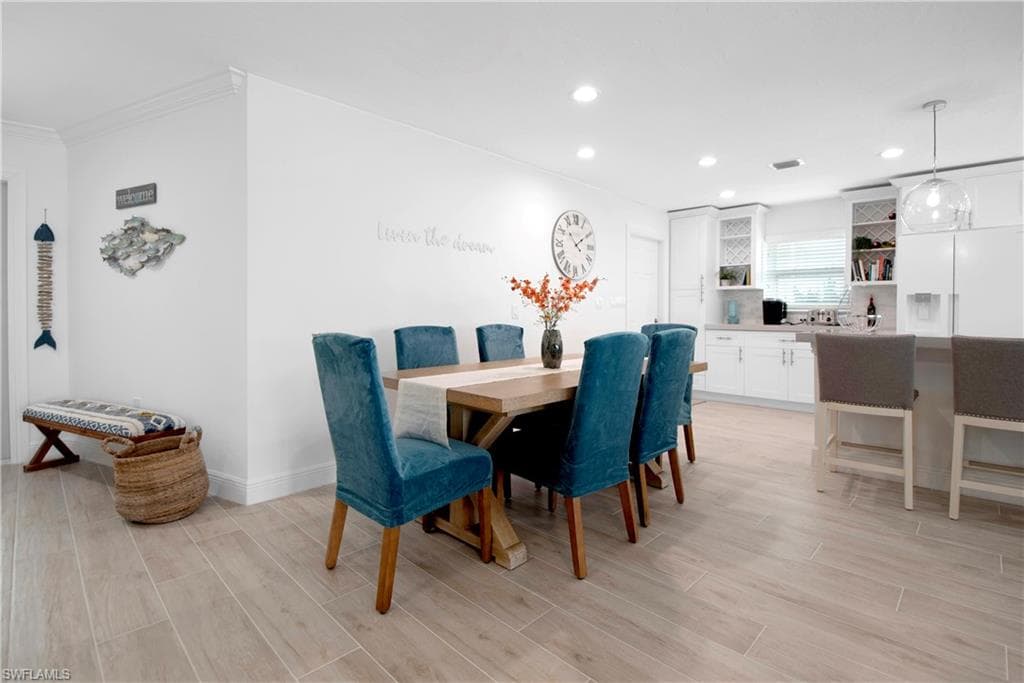 19 Pelican ST E, NAPLES FL 34113-27