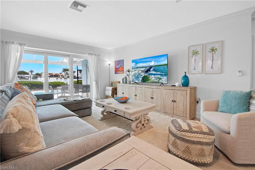 19 Pelican ST E, NAPLES FL 34113-4