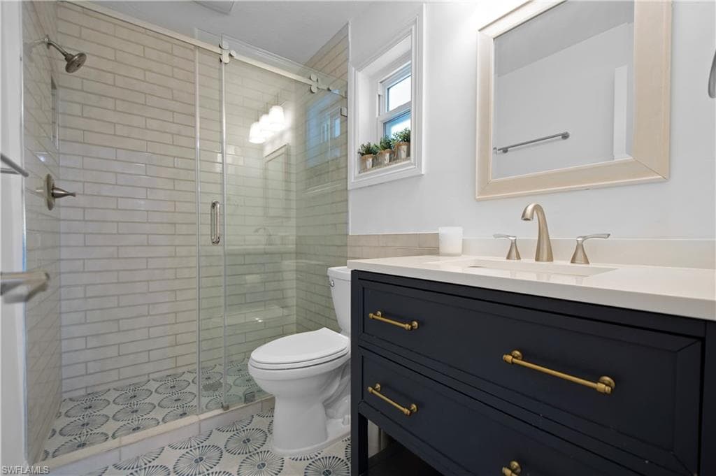 19 Pelican ST E, NAPLES FL 34113-19