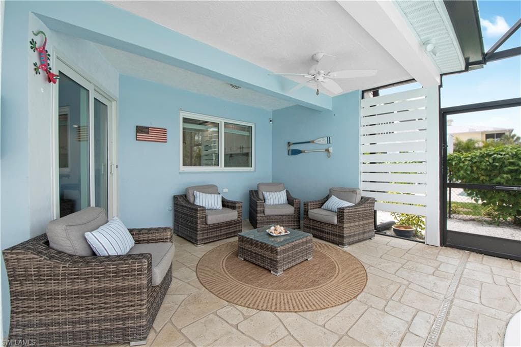 19 Pelican ST E, NAPLES FL 34113-23