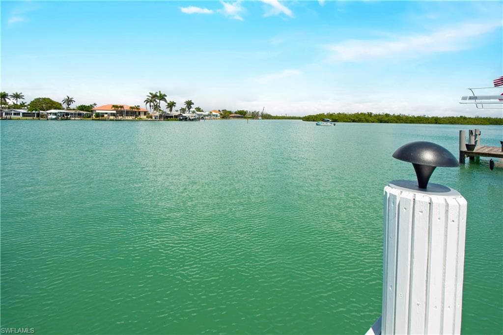 19 Pelican ST E, NAPLES FL 34113-40