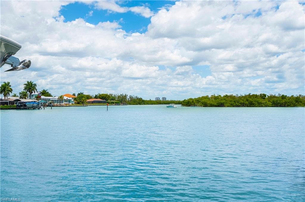 19 Pelican ST E, NAPLES FL 34113-49