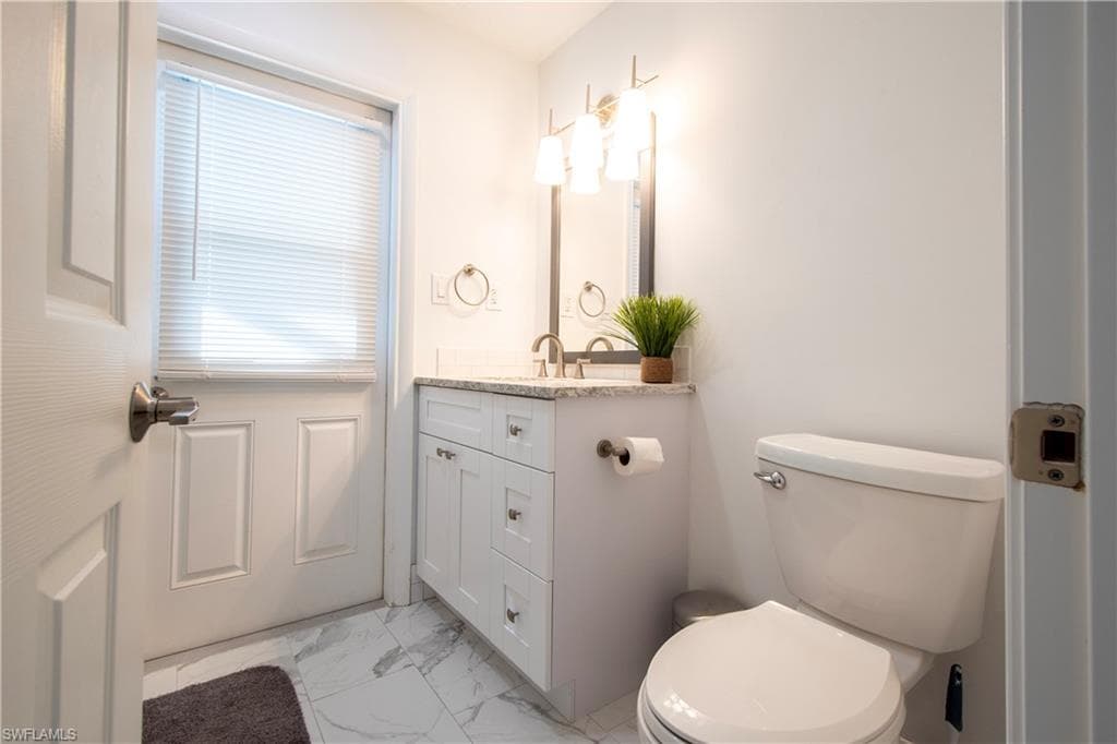 19 Pelican ST E, NAPLES FL 34113-14