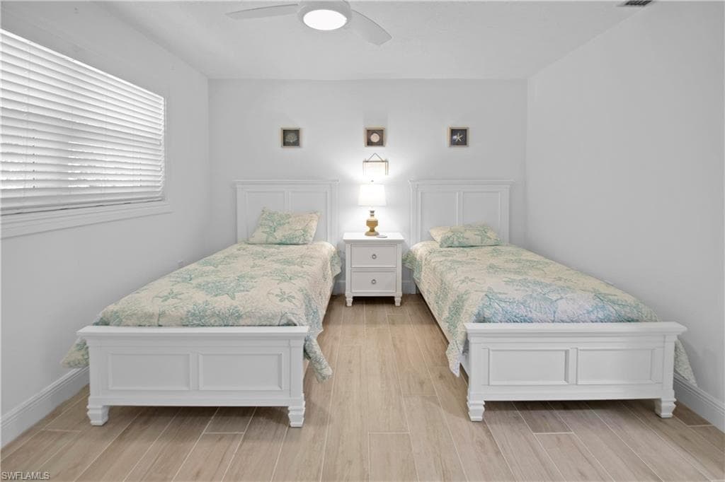 19 Pelican ST E, NAPLES FL 34113-18