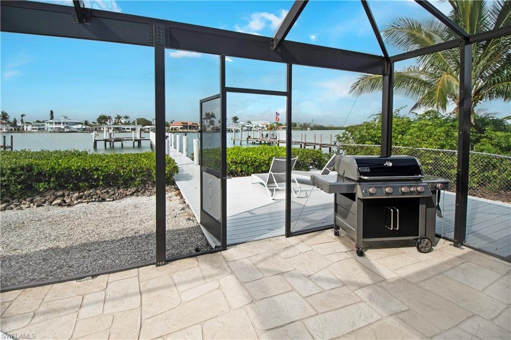 19 Pelican ST E, NAPLES FL 34113-34