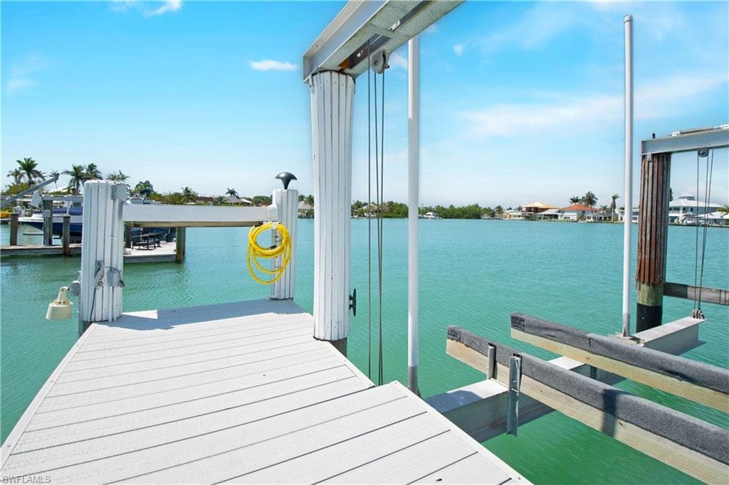 19 Pelican ST E, NAPLES FL 34113-38