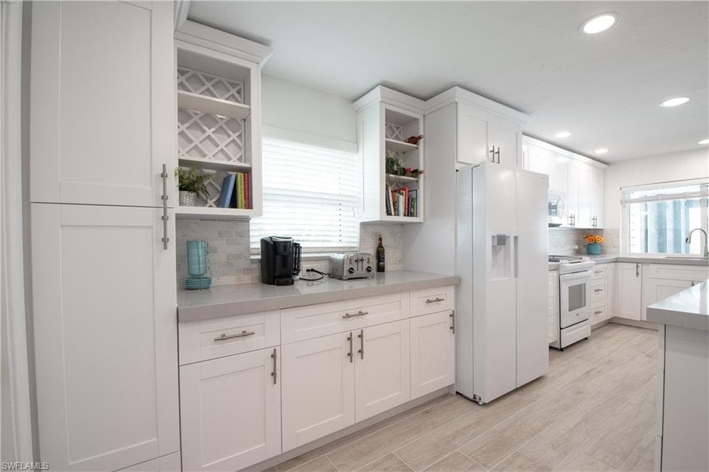 19 Pelican ST E, NAPLES FL 34113-7