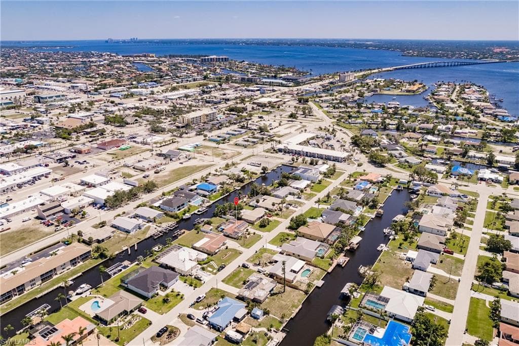 1437 Vendome CT, CAPE CORAL FL 33904-45