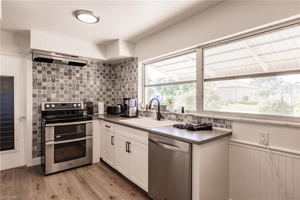 1437 Vendome CT, CAPE CORAL FL 33904-11