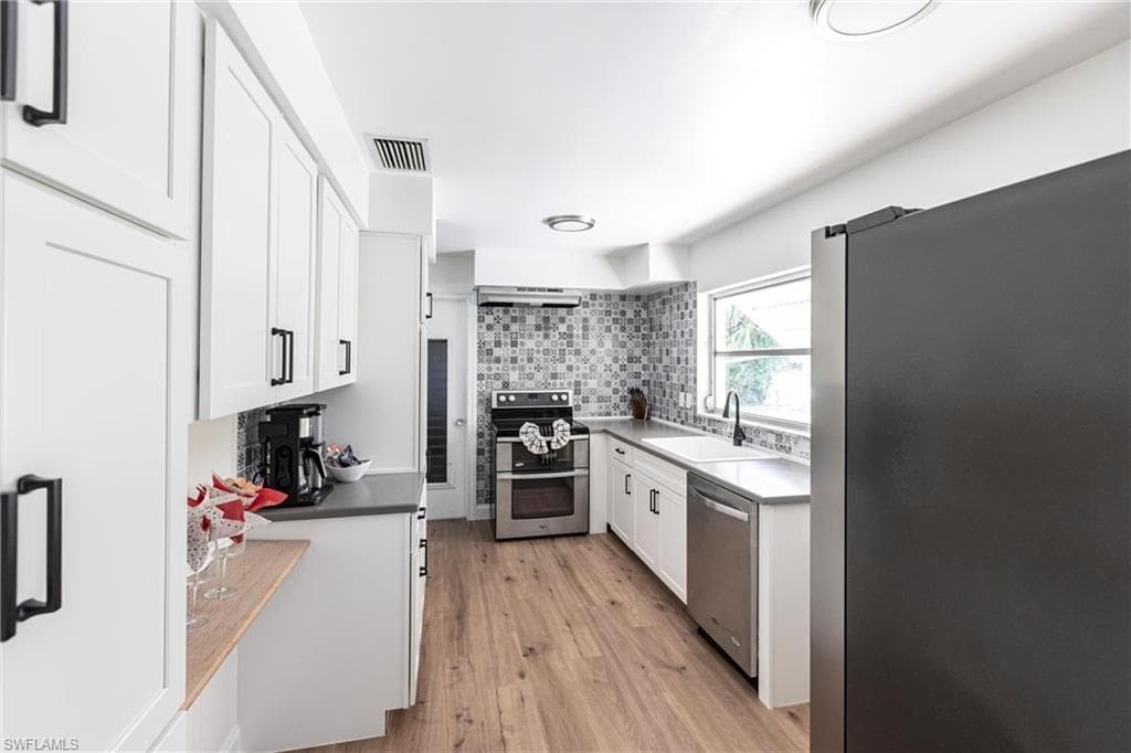 1437 Vendome CT, CAPE CORAL FL 33904-4