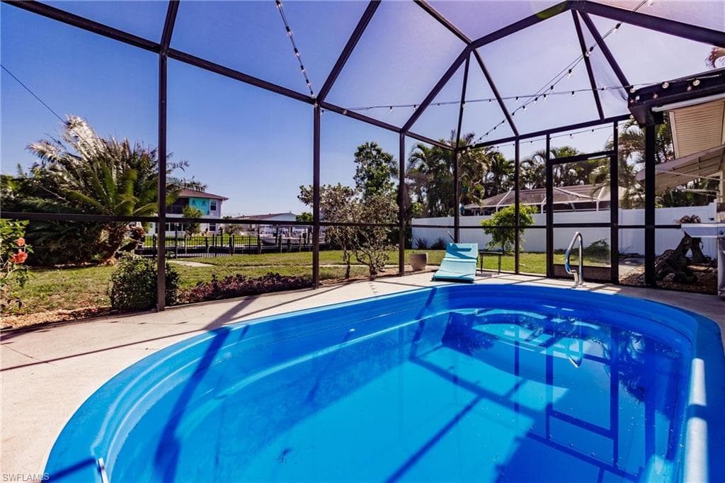 1437 Vendome CT, CAPE CORAL FL 33904-29