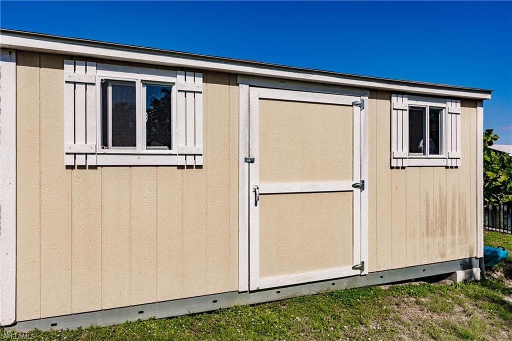 1437 Vendome CT, CAPE CORAL FL 33904-38