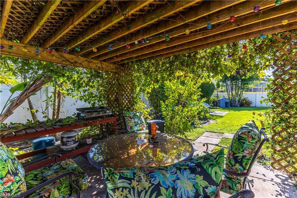 6131 Arbor AVE, FORT MYERS FL 33905-26