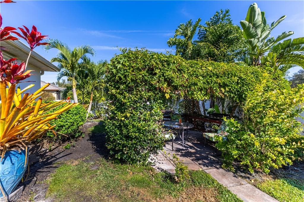 6131 Arbor AVE, FORT MYERS FL 33905-25