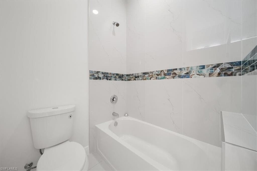 1262 Bowles AVE, FORT MYERS FL 33913-21