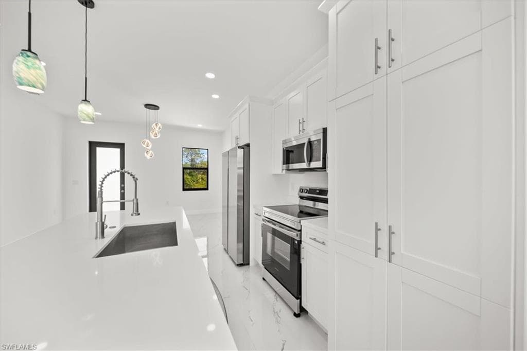 1262 Bowles AVE, FORT MYERS FL 33913-18