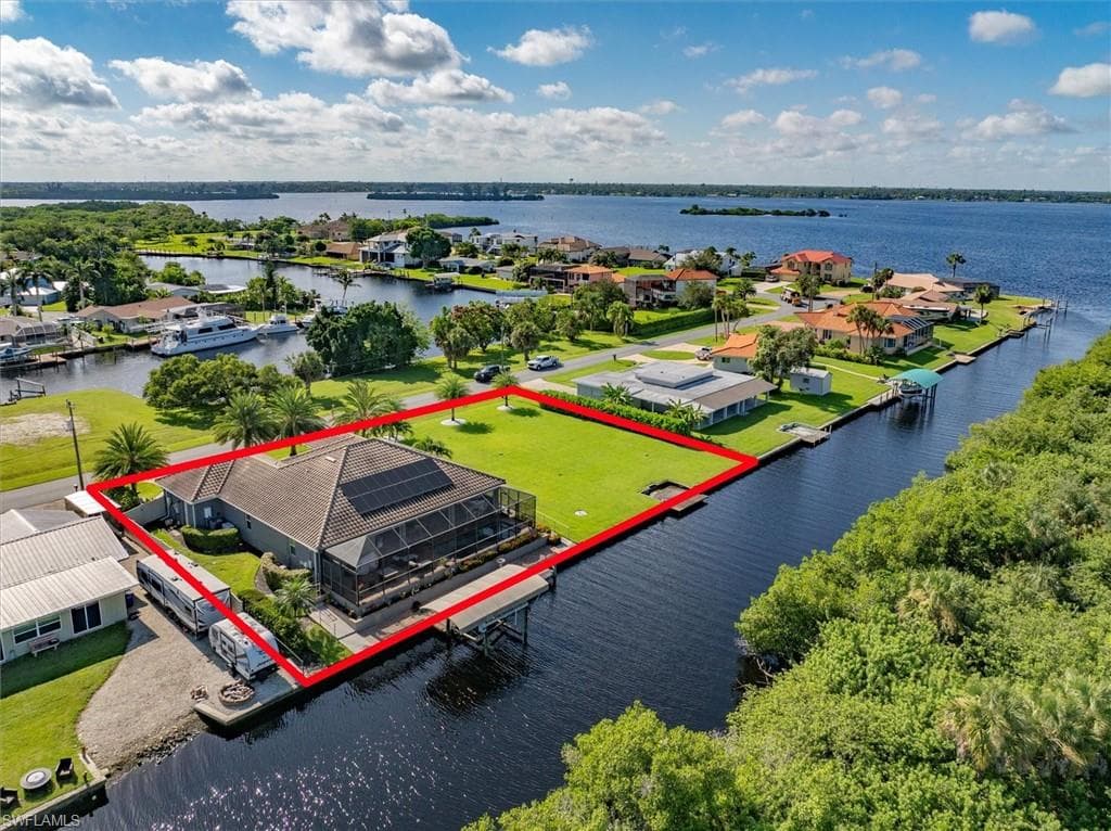2157 Club House RD, NORTH FORT MYERS FL 33917-31