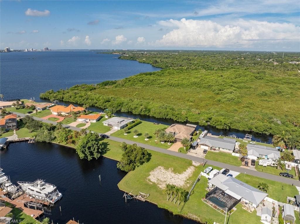 2157 Club House RD, NORTH FORT MYERS FL 33917-49