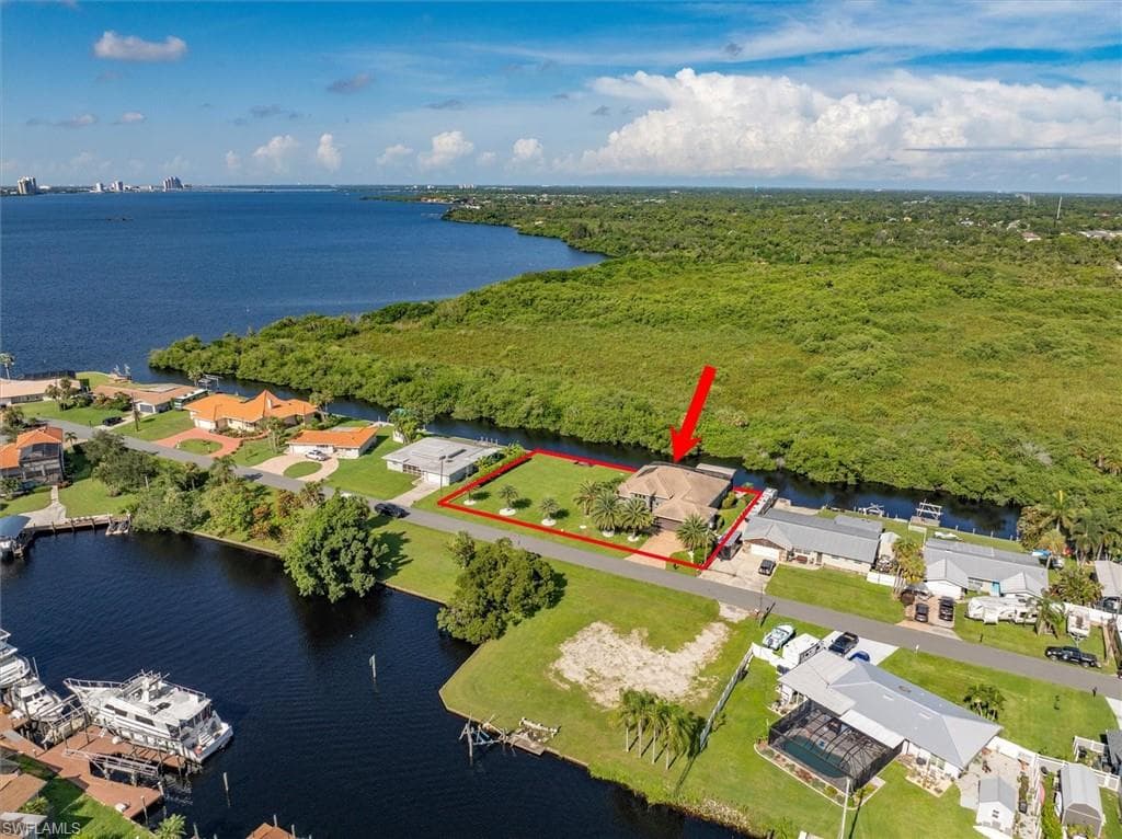 2157 Club House RD, NORTH FORT MYERS FL 33917-3