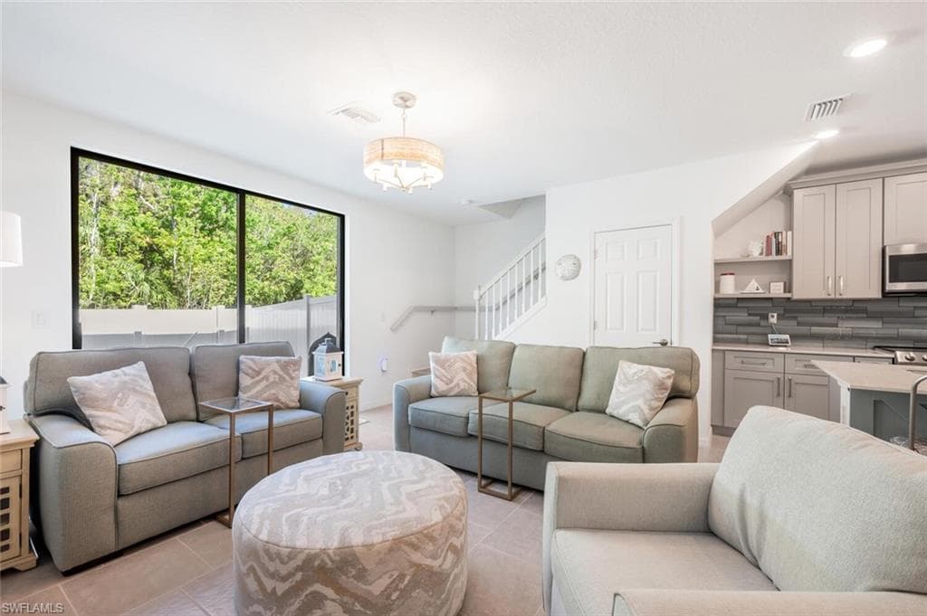 14195 Oviedo PL-16