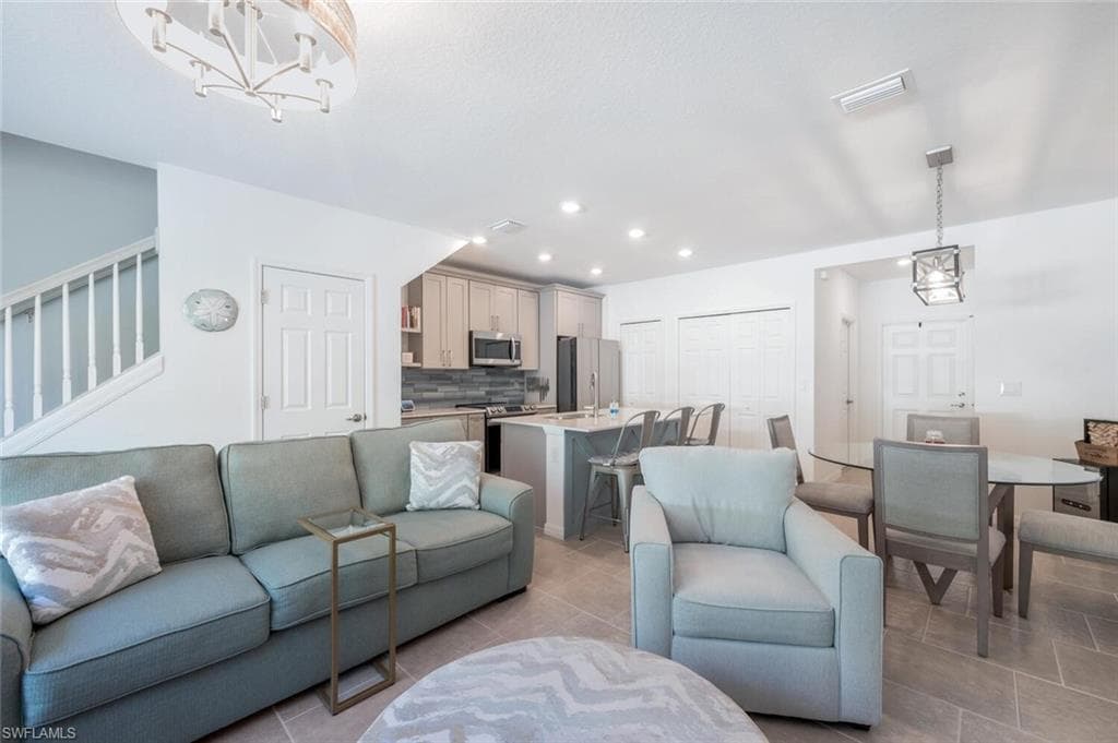 14195 Oviedo PL-15