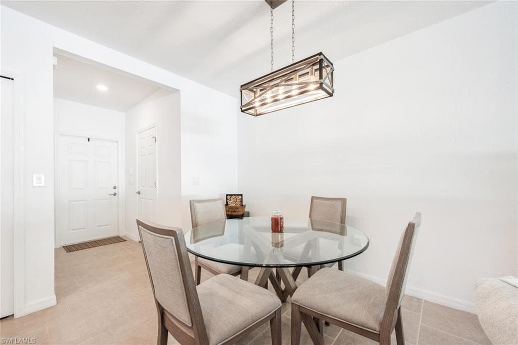 14195 Oviedo PL-11