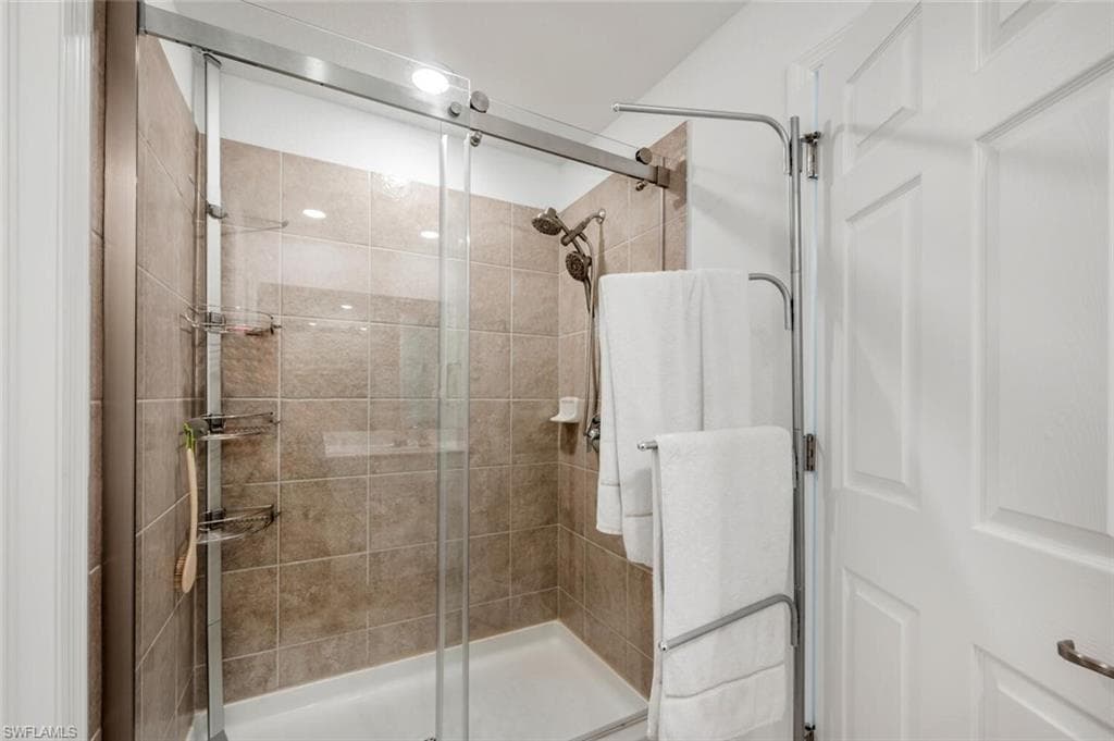 14195 Oviedo PL-21