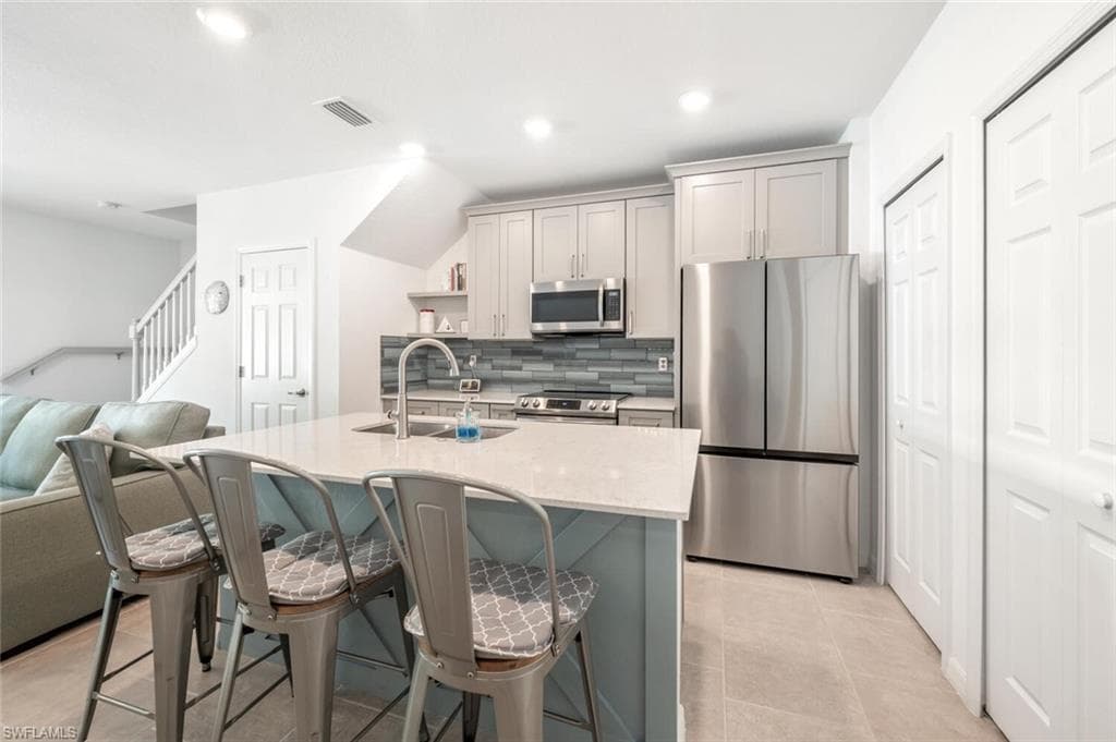 14195 Oviedo PL-6