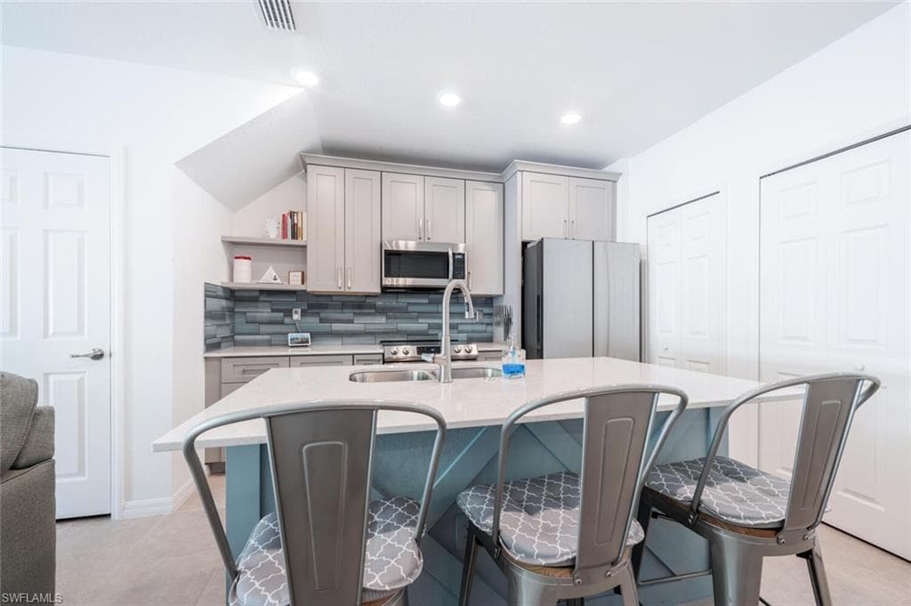 14195 Oviedo PL-2