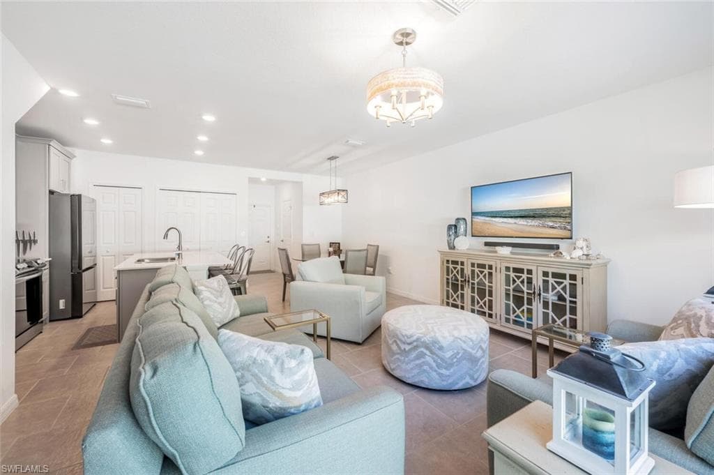 14195 Oviedo PL-14