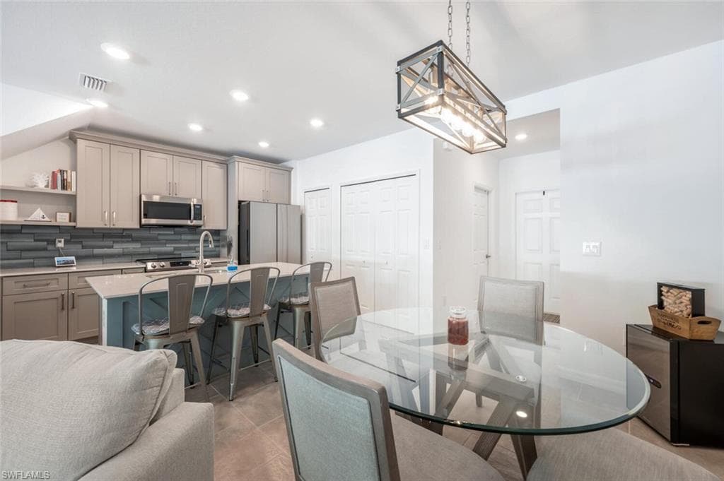 14195 Oviedo PL-10