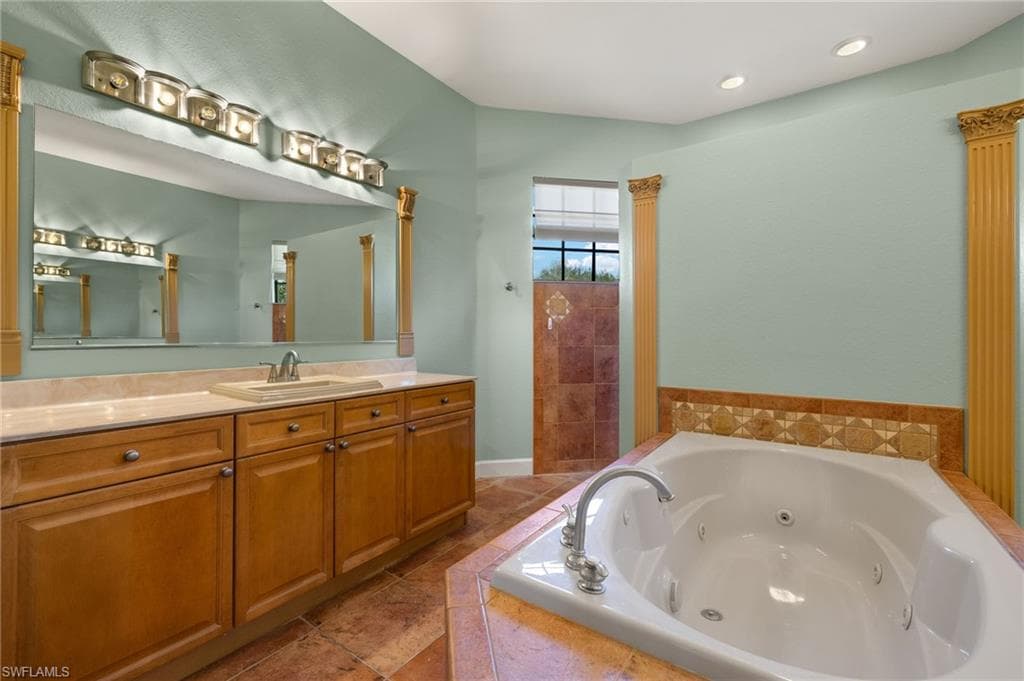 23950 Linda Lee WAY, FORT MYERS FL 33913-15