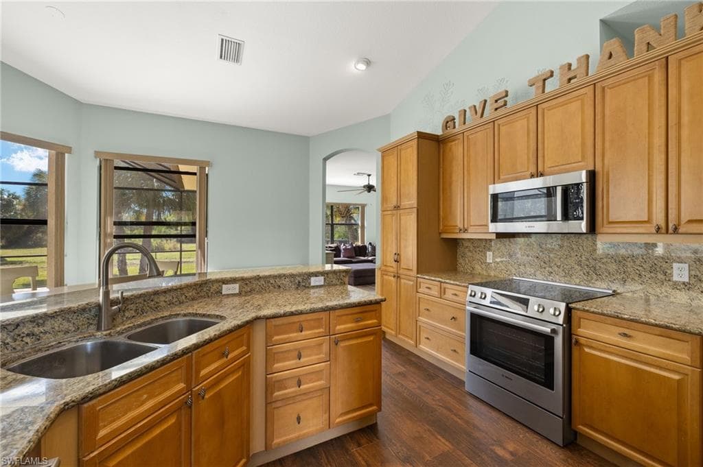 23950 Linda Lee WAY, FORT MYERS FL 33913-9