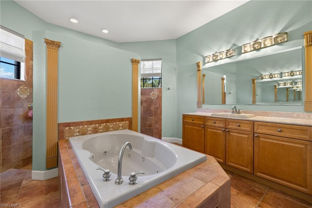 23950 Linda Lee WAY, FORT MYERS FL 33913-14