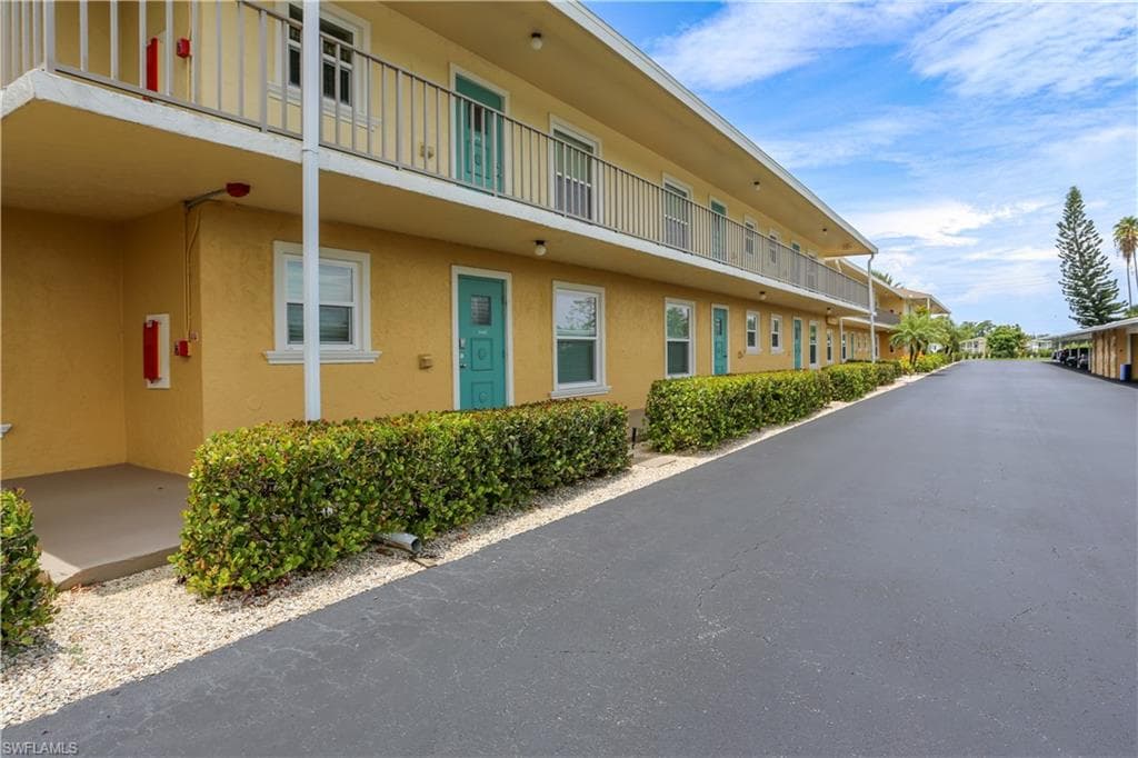 401 Charlemagne BLVD # C104, NAPLES FL 34112-5