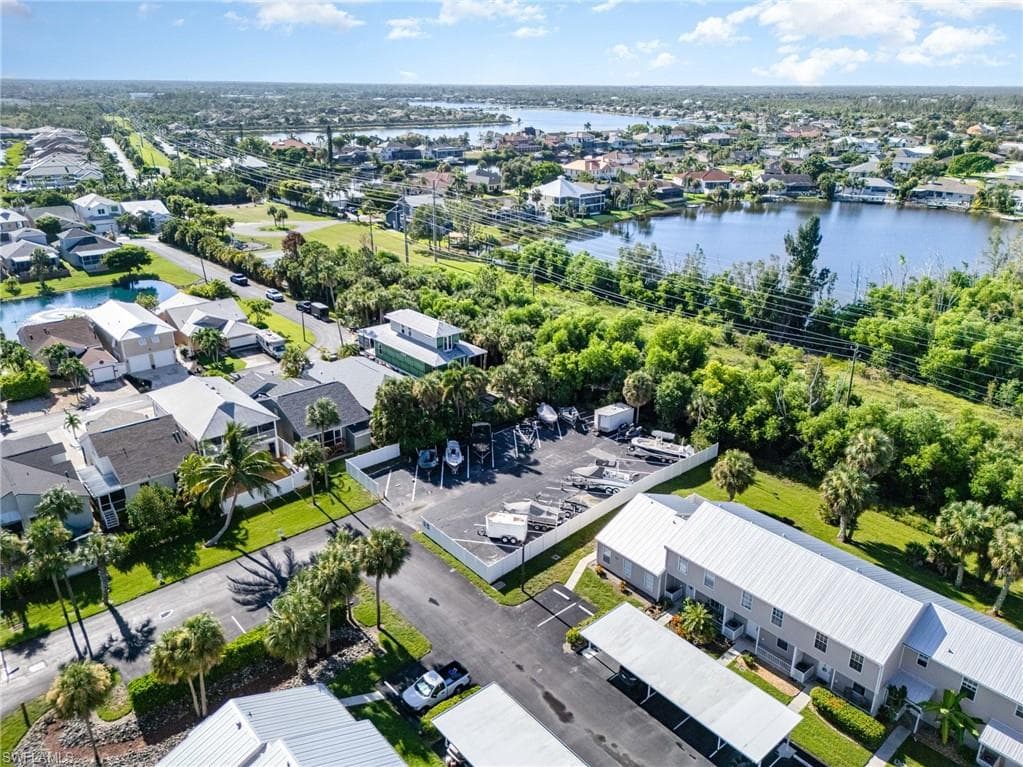 6070 Waterway Bay DR, FORT MYERS FL 33908-34