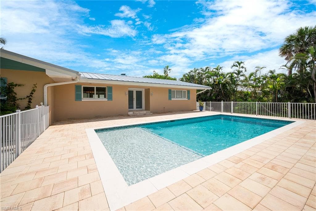 5885 Pine Tree DR, SANIBEL FL 33957-41