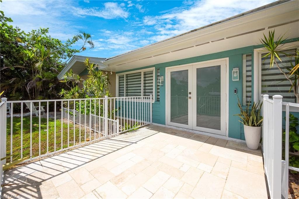 5885 Pine Tree DR, SANIBEL FL 33957-11