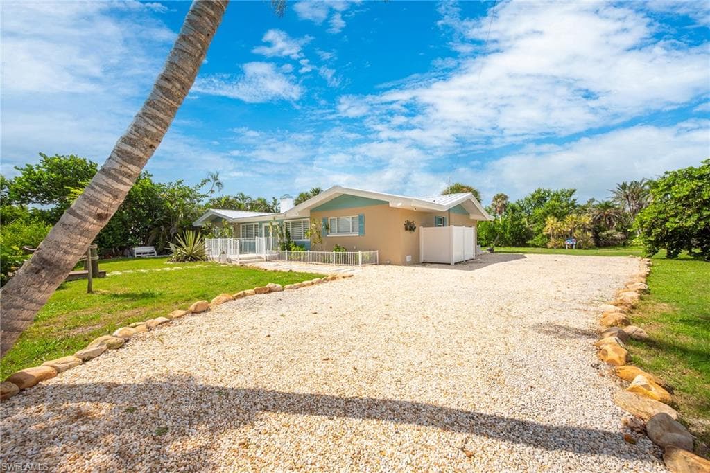 5885 Pine Tree DR, SANIBEL FL 33957-6