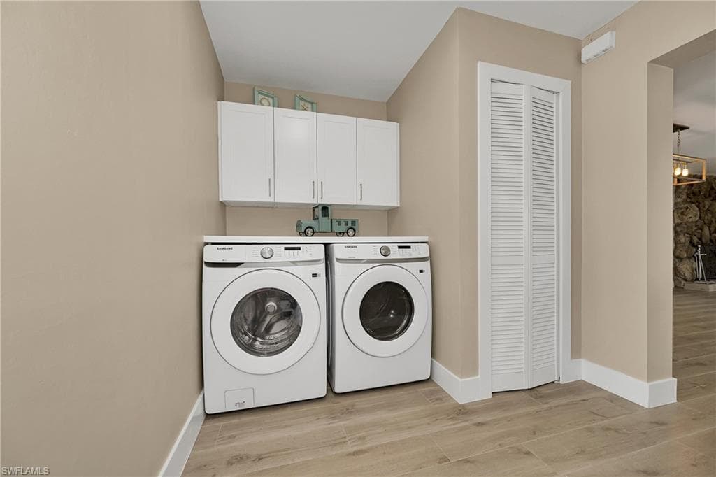 5885 Pine Tree DR, SANIBEL FL 33957-33