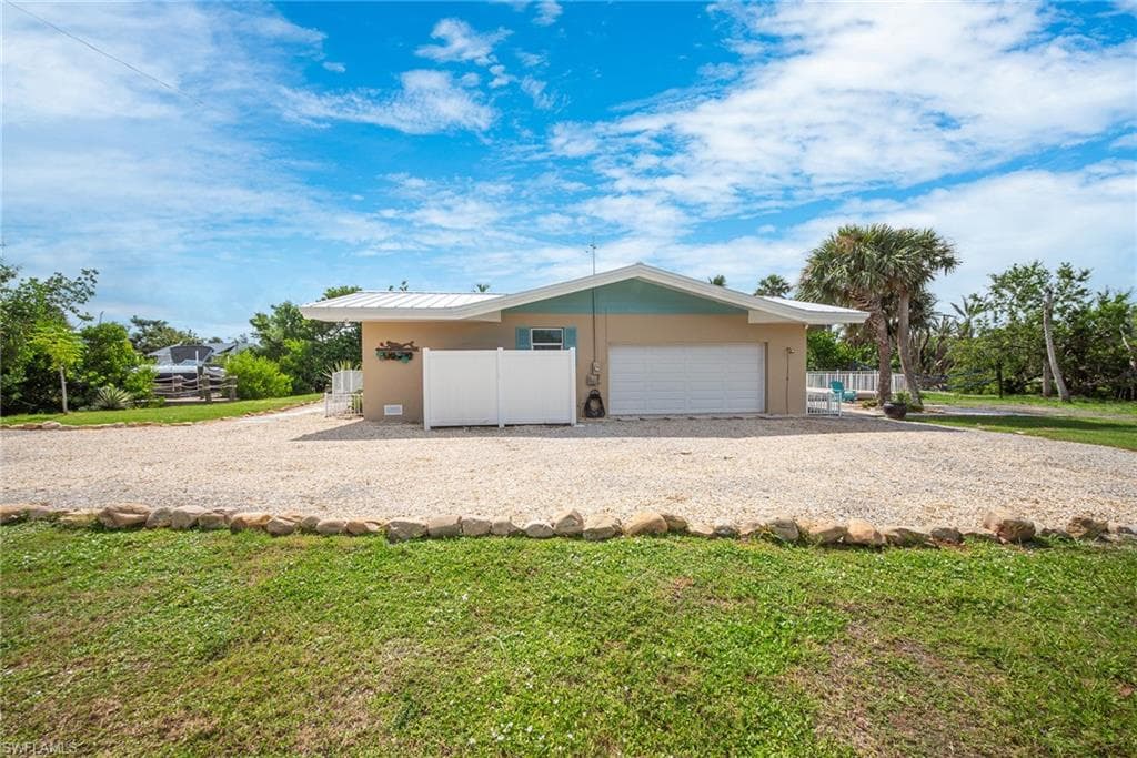 5885 Pine Tree DR, SANIBEL FL 33957-37