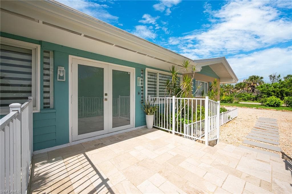 5885 Pine Tree DR, SANIBEL FL 33957-10