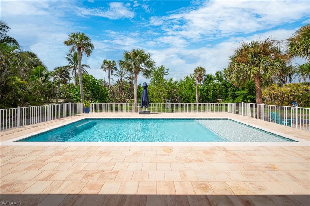 5885 Pine Tree DR, SANIBEL FL 33957-39