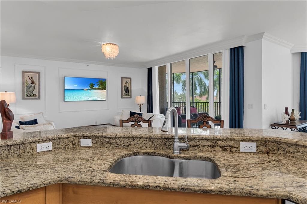 1060 Borghese LN # 204, NAPLES FL 34114-21