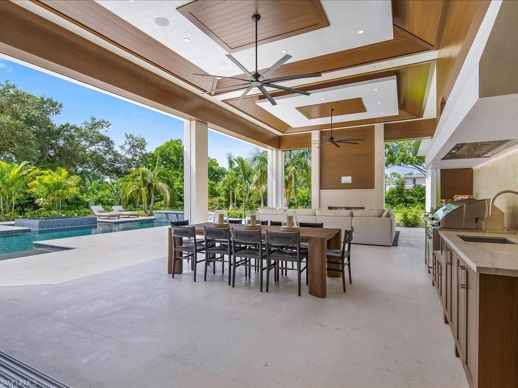 208 Hickory RD, NAPLES FL 34108-45