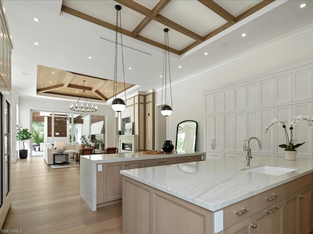 208 Hickory RD, NAPLES FL 34108-19