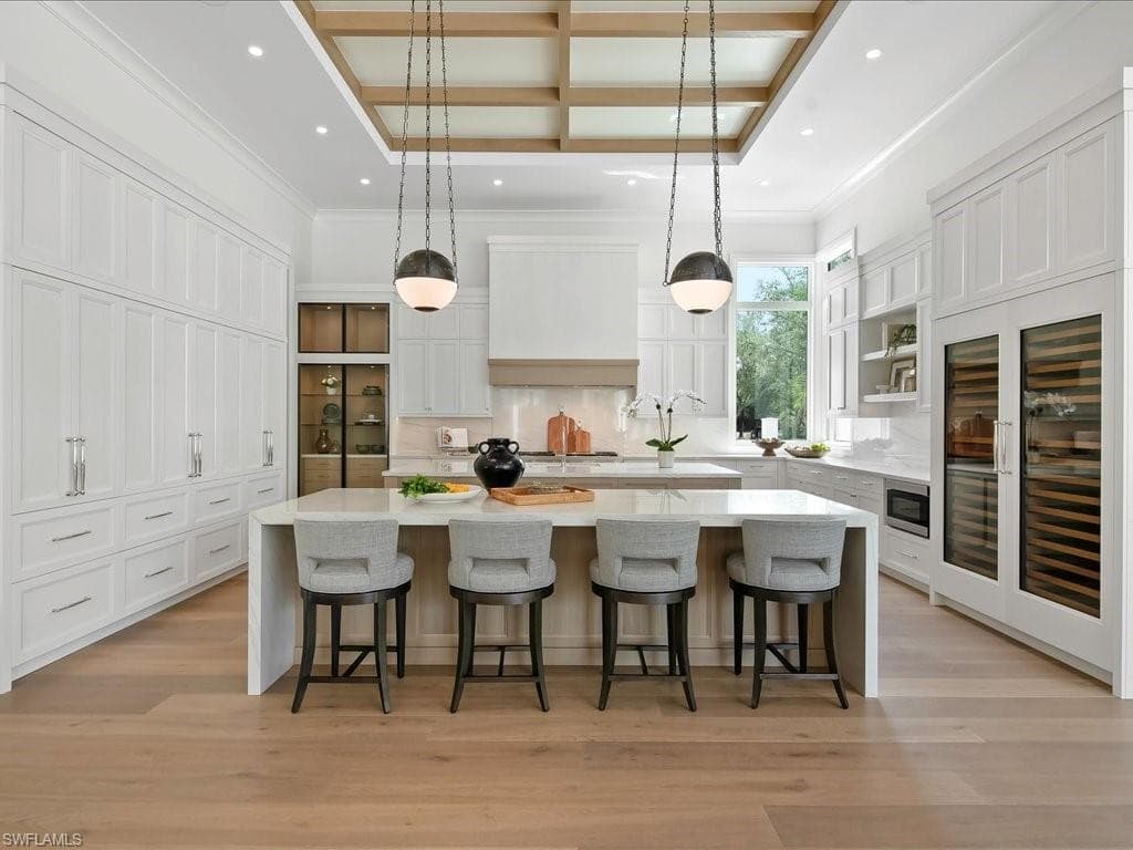 208 Hickory RD, NAPLES FL 34108-17