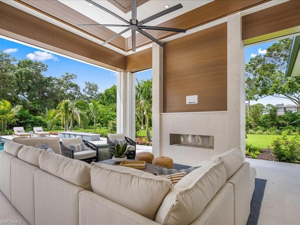 208 Hickory RD, NAPLES FL 34108-47