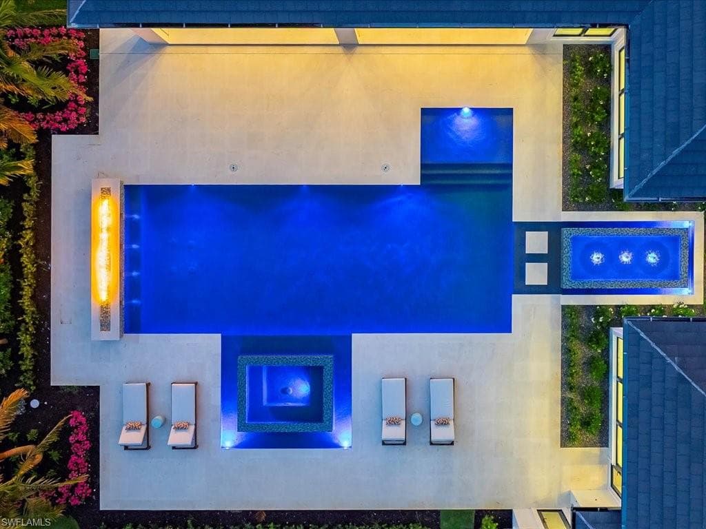 208 Hickory RD, NAPLES FL 34108-3